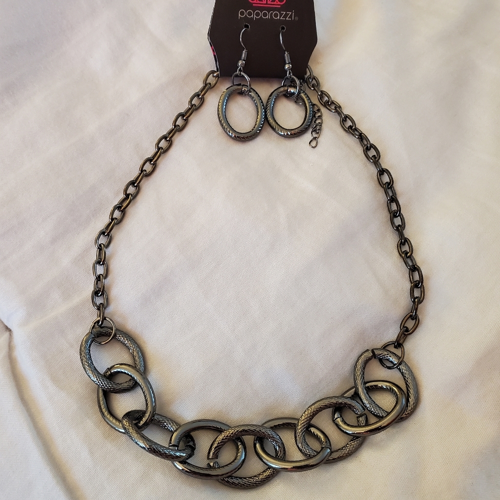 Paparazzi Gunmetal Short Link Necklace Set NWT